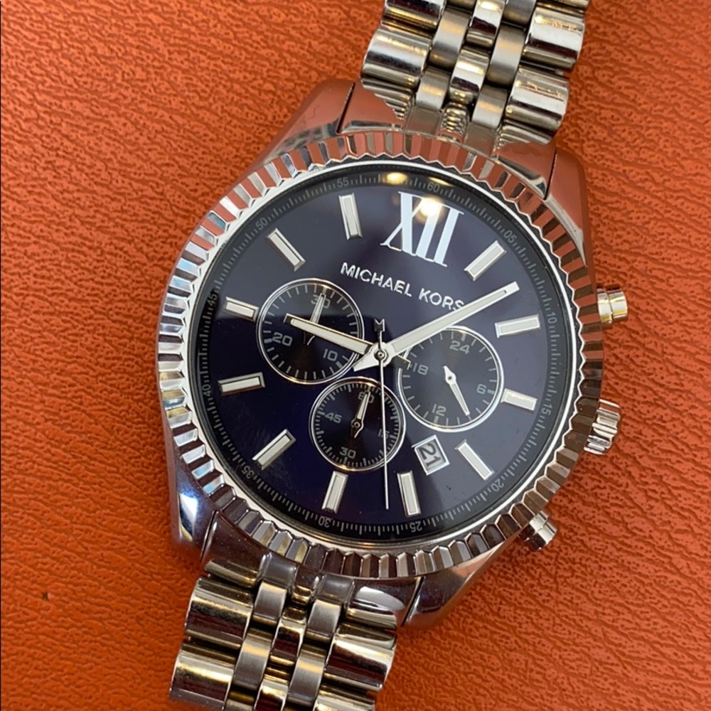 MICHAEL KORS SILVER LEXINGTON WATCH WITH BLUE DIAL